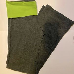 EUC - Flare Leg Foldover Yoga Pants - Medium.